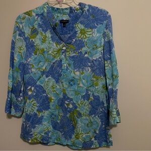 Talbots Blue and Green Floral Blouse~ Size XS
Office wear